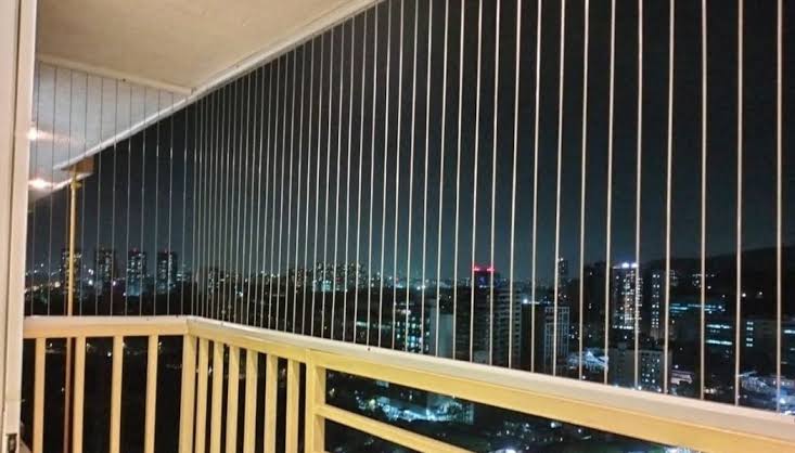 Balcony safety net